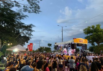 Furdunço: Prévia de carnaval agita folião na avenida Raul Lopes